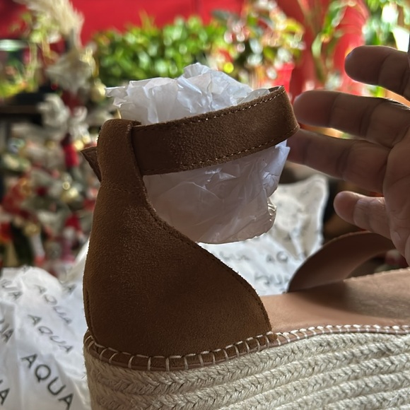 NWB.. Aqua Bloomingdale’s/Chestnut sandal - Picture 3 of 5